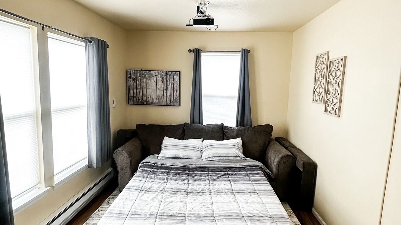 Photo of Bedroom in Redwood
