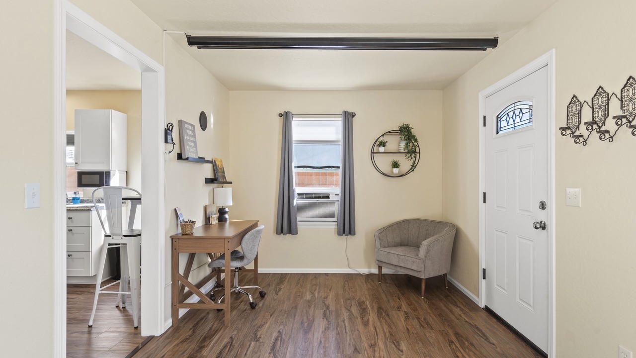 Photo of Bedroom in Redwood
