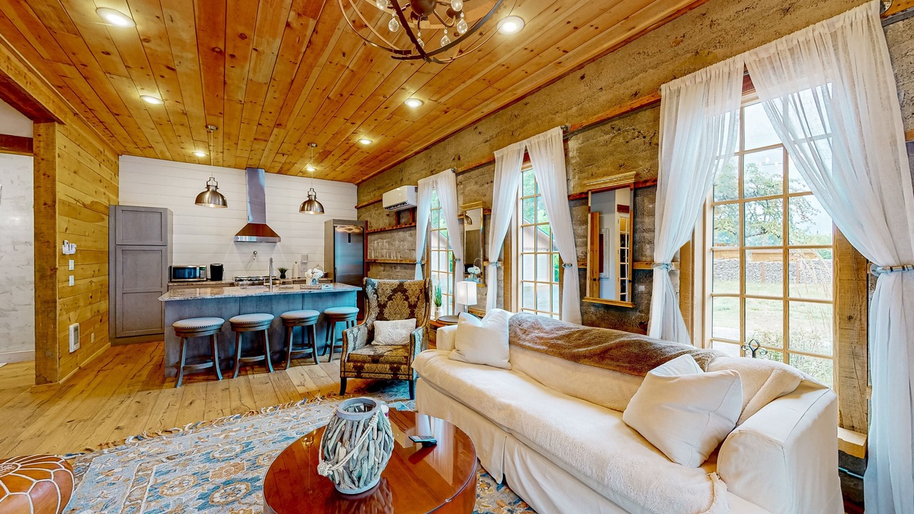 Photo of Livingroom in East Hope
