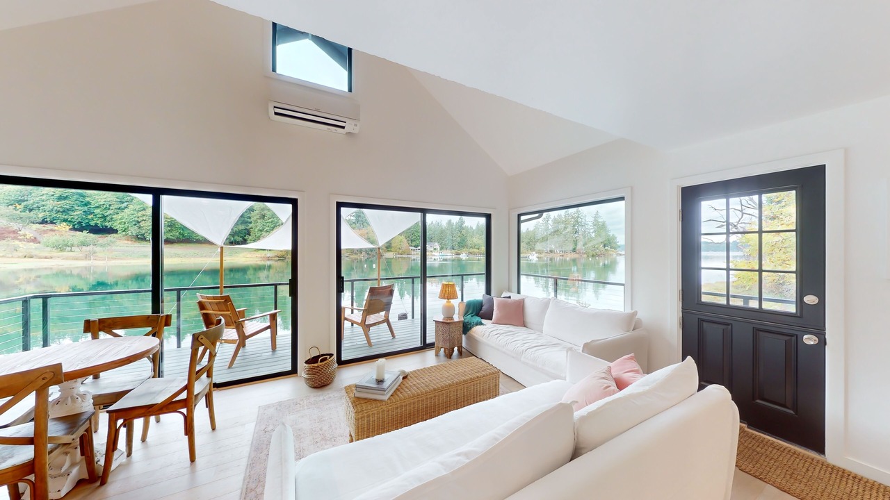 Photo of Livingroom in Fox Island