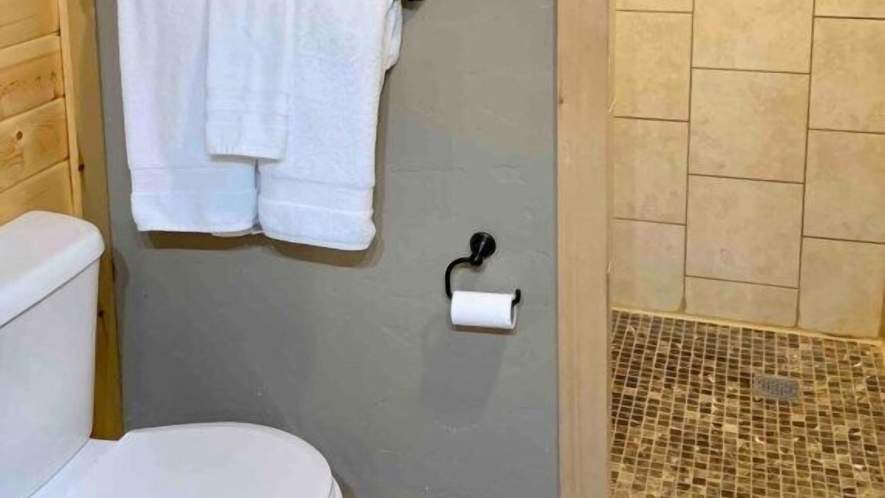 Photo of Bathroom in Island Park