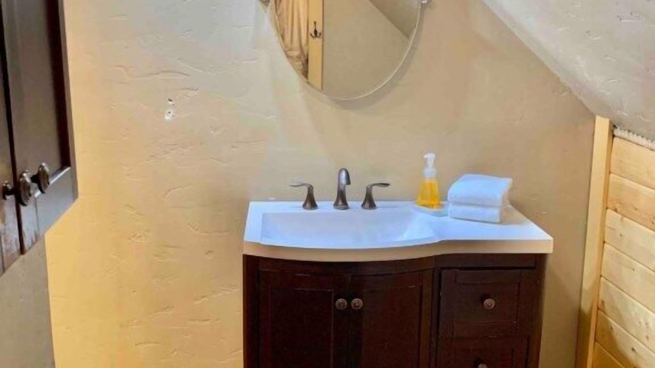 Photo of Bathroom in Island Park