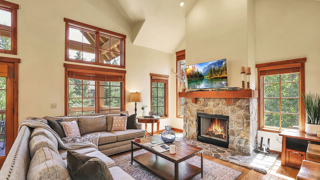 Photo of Livingroom in Tamarack Resort