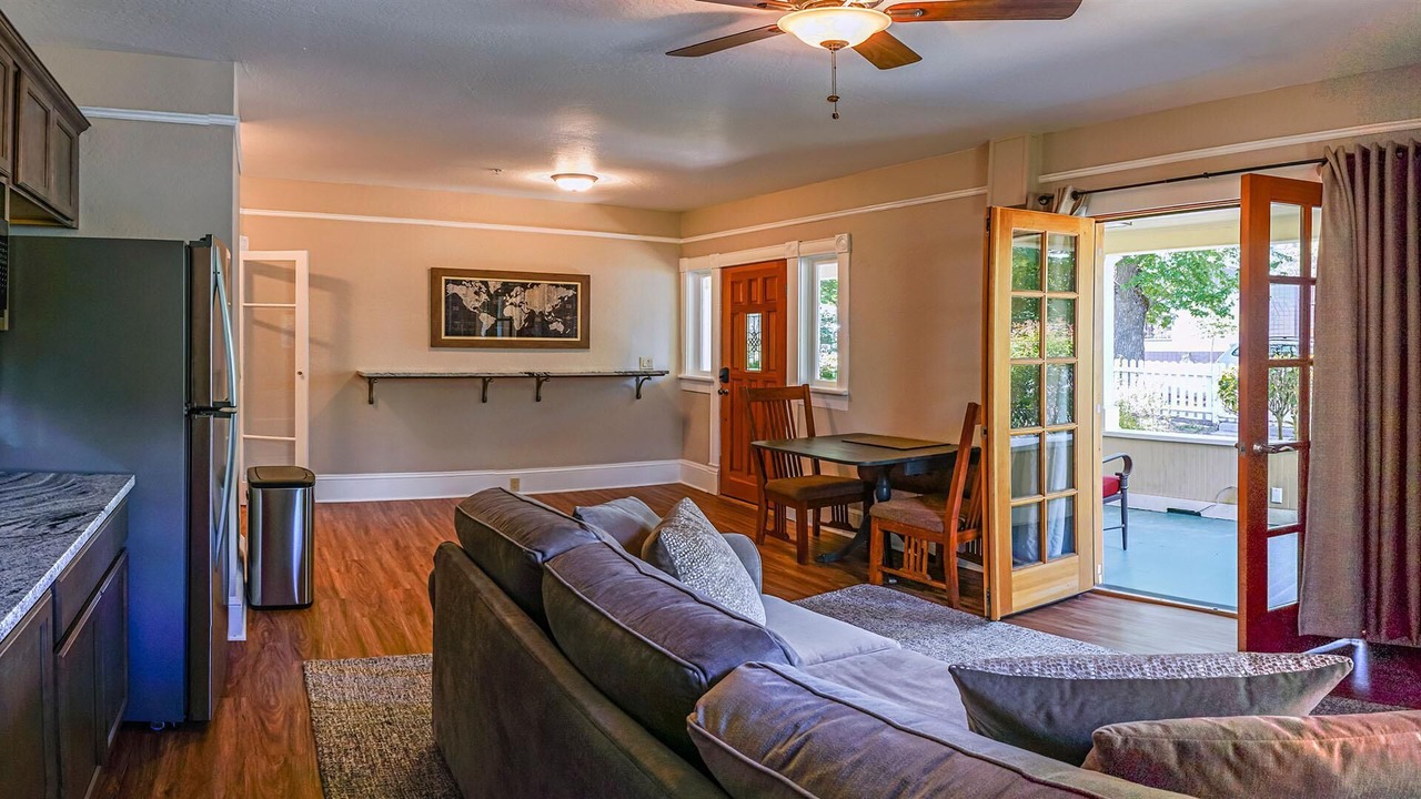 Photo of Livingroom in Historic Downtown District