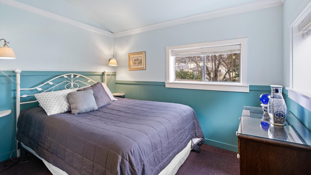 Photo of Bedroom in Ashland