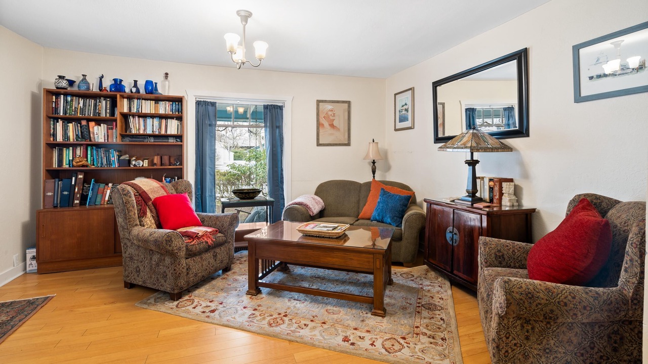 Photo of Livingroom in Ashland