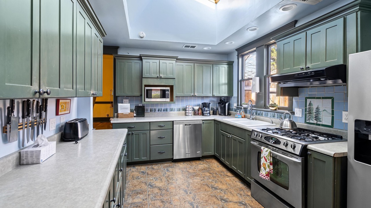 Photo of Kitchen in Siskiyou-Hargadine Historic District