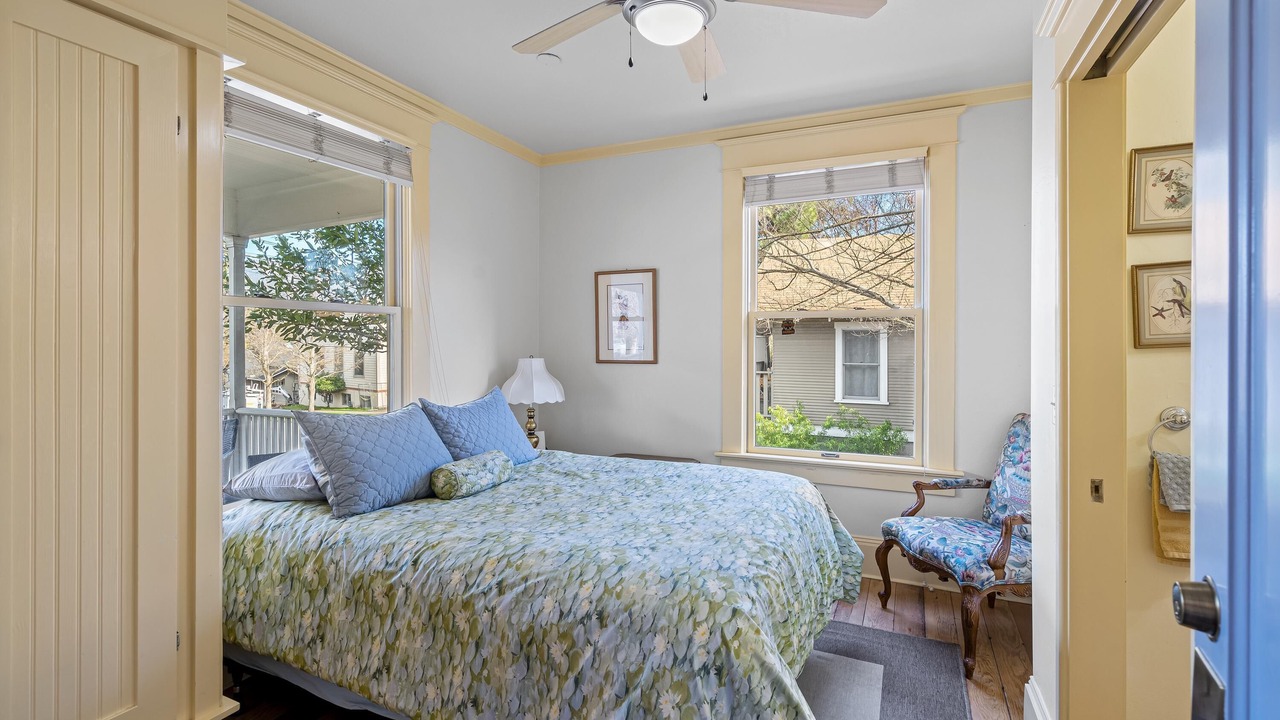 Photo of Bedroom in Siskiyou-Hargadine Historic District