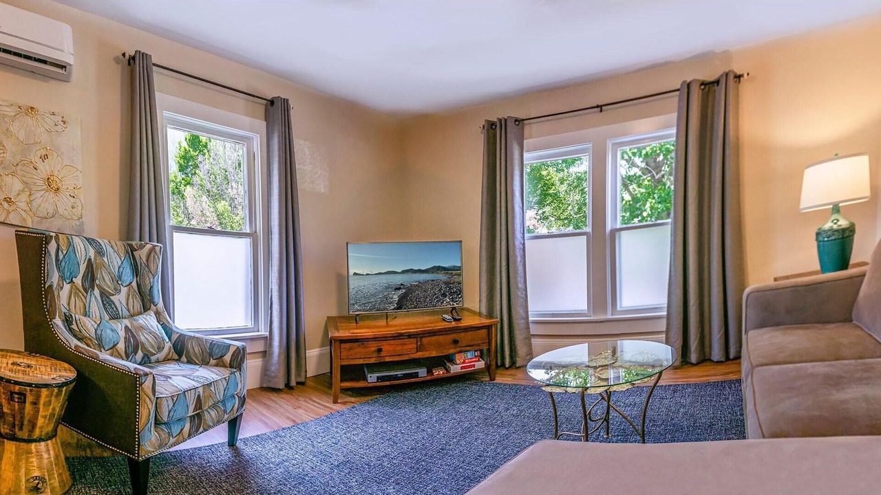 Photo of Livingroom in Historic Downtown District