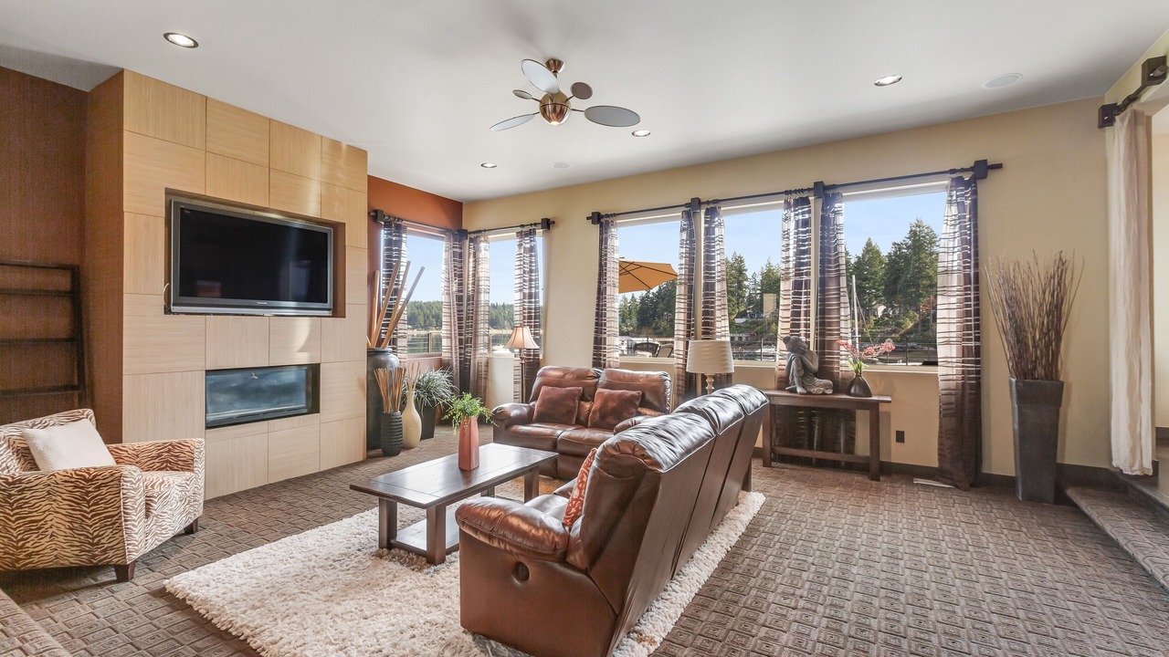Photo of Livingroom in Fox Island