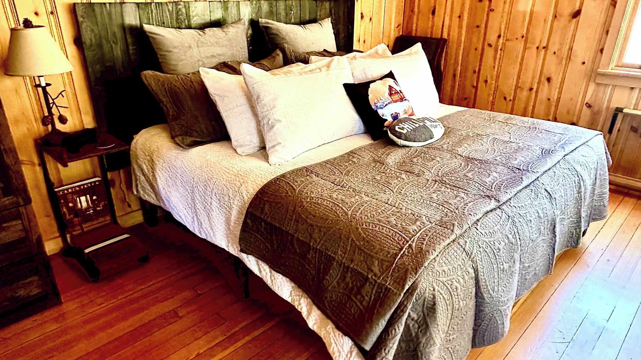 Photo of Bedroom in Mazama