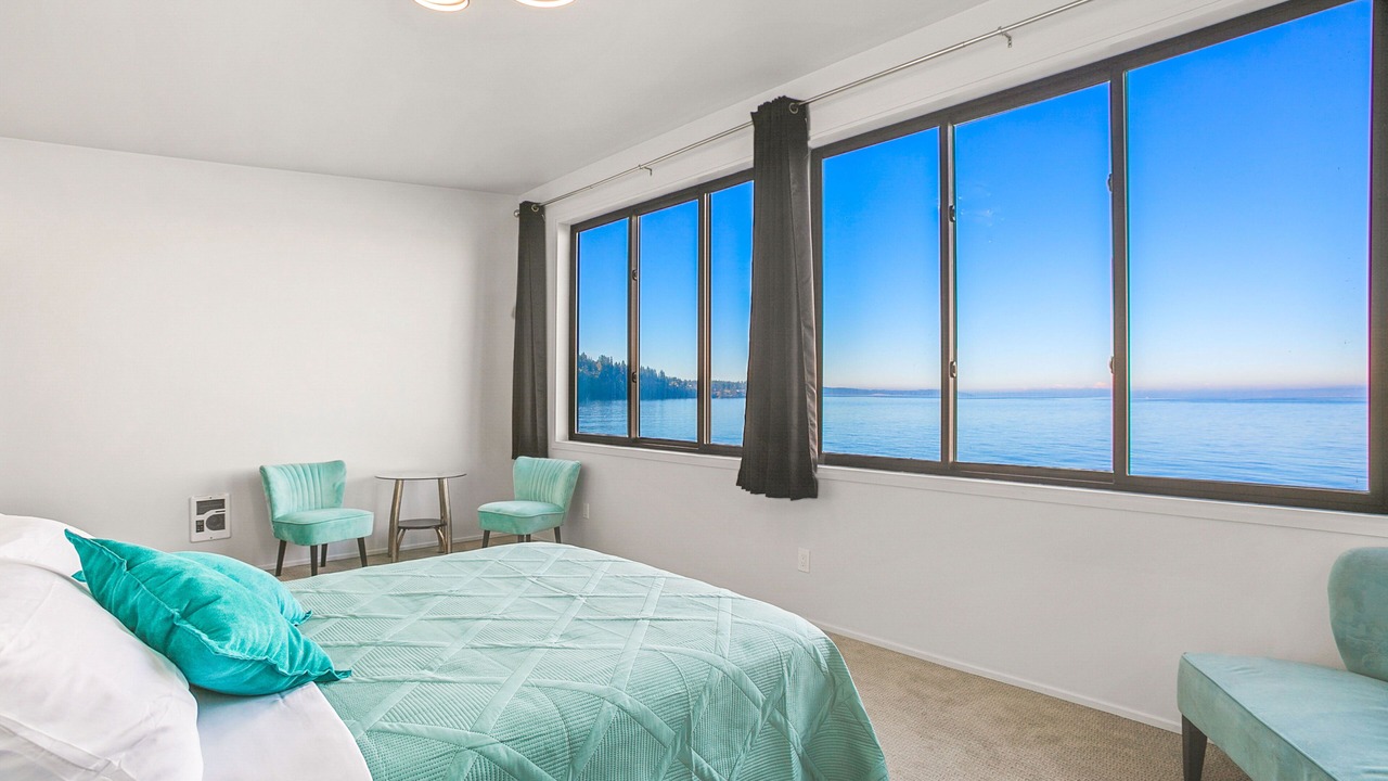 Photo of Bedroom in Rollingbay