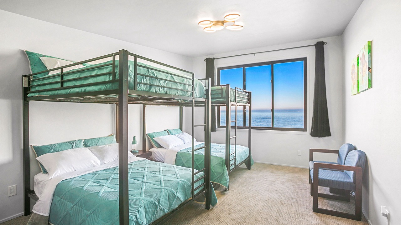 Photo of Bedroom in Rollingbay
