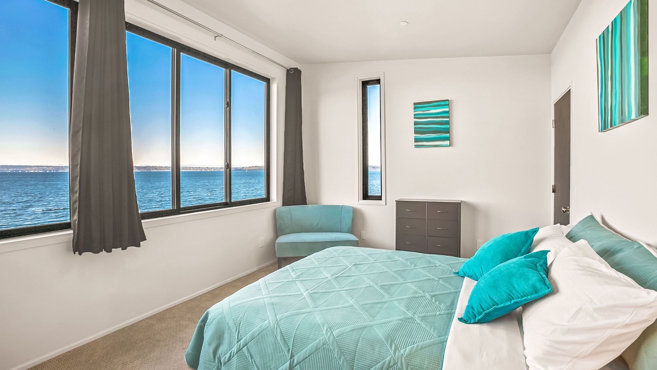 Photo of Bedroom in Rollingbay