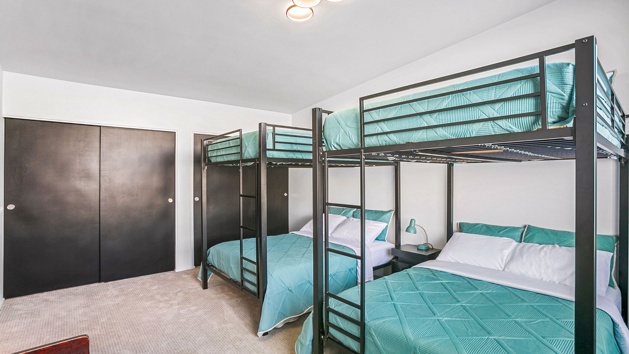 Photo of Bedroom in Rollingbay