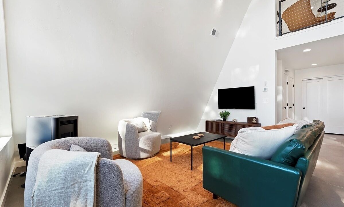 Photo of Livingroom in Garden Valley