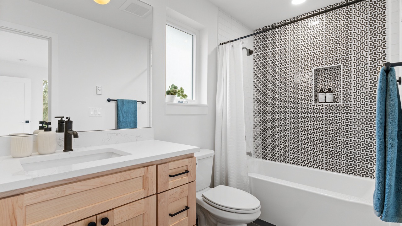 Photo of Bathroom in Southeast Magnolia