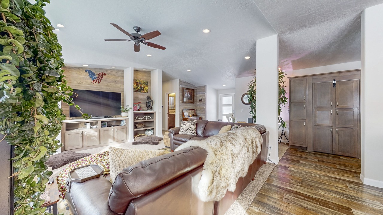 Photo of Livingroom in Donnelly