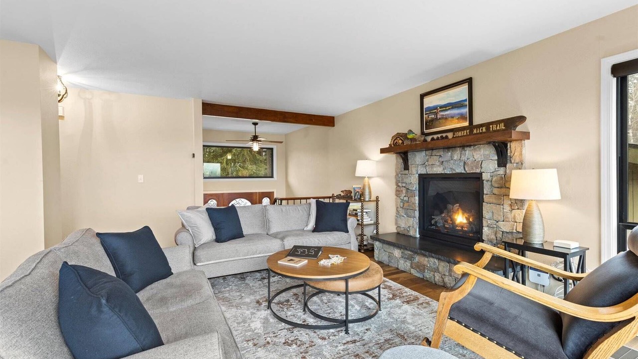 Photo of Livingroom in Hayden Lake