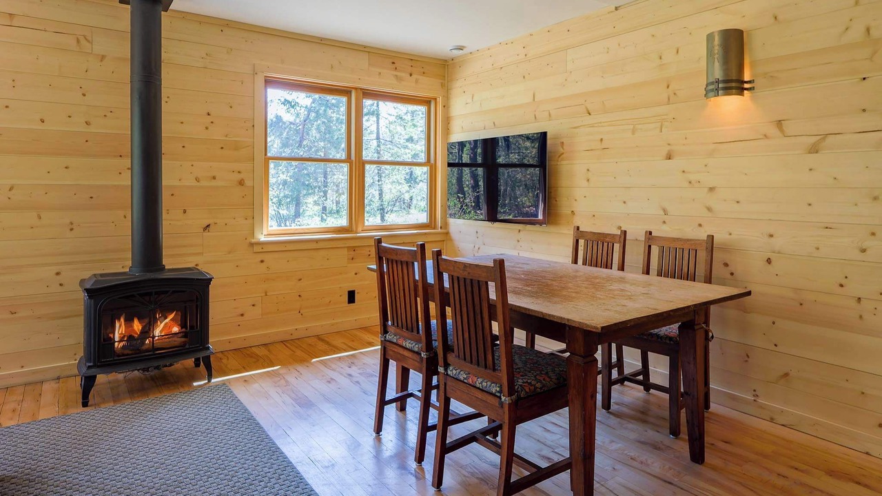 Photo of Bedroom in Mazama