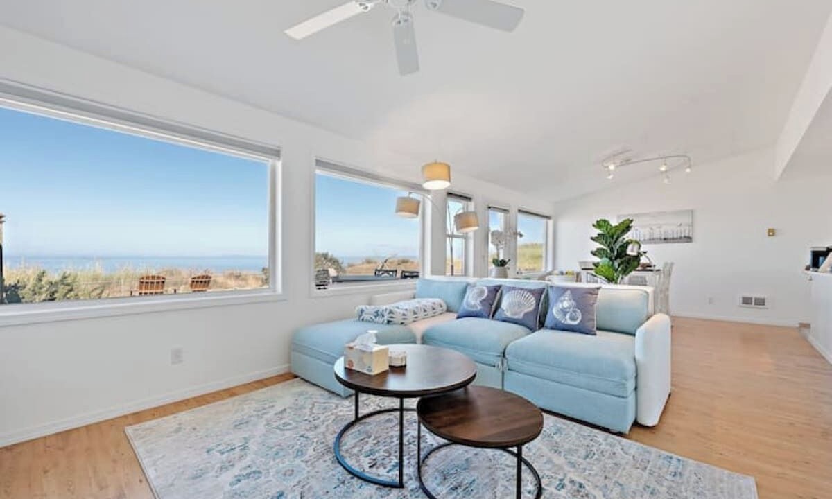 Photo of Livingroom in Oak Harbor