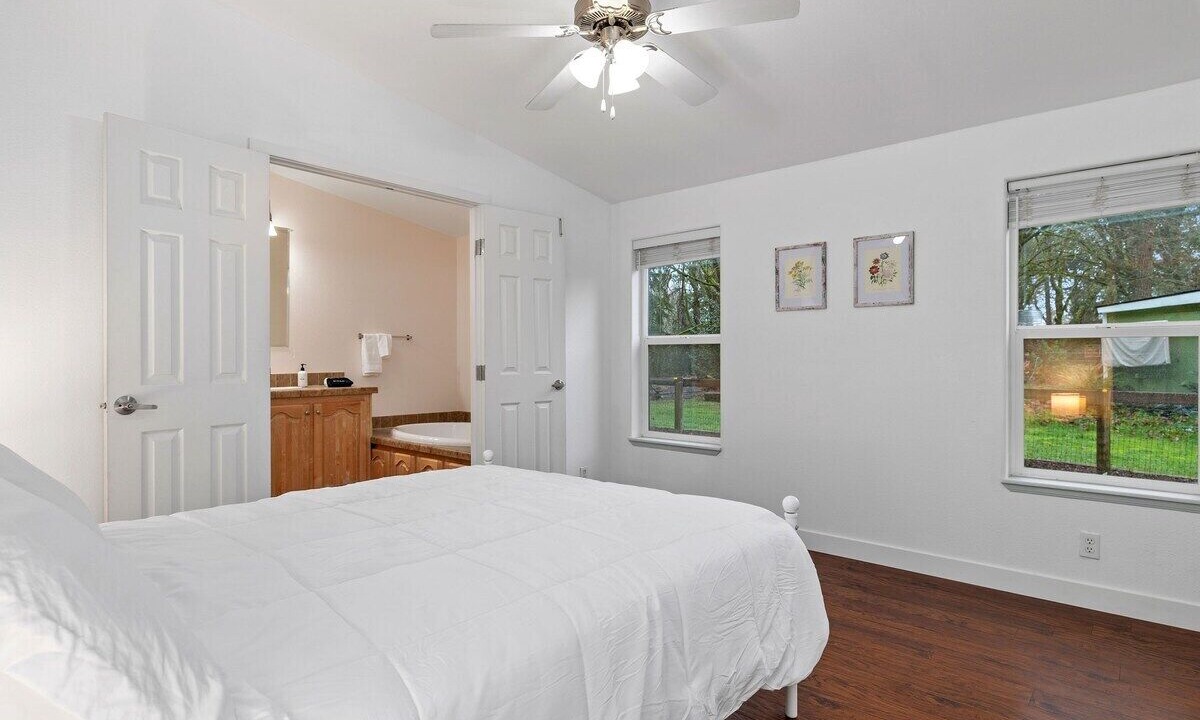 Photo of Bedroom in Lakebay