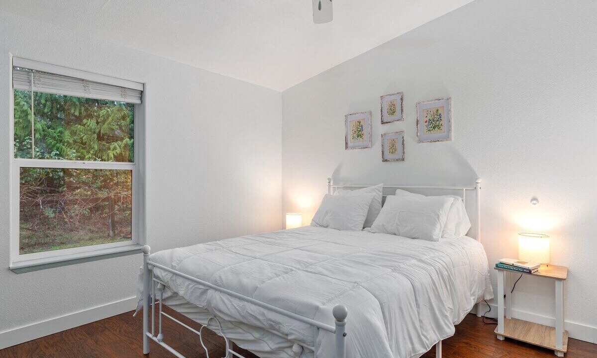 Photo of Bedroom in Lakebay