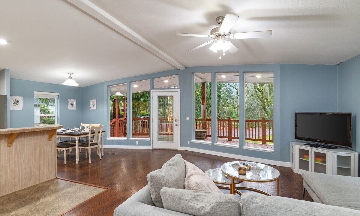 Photo of Livingroom in Lakebay