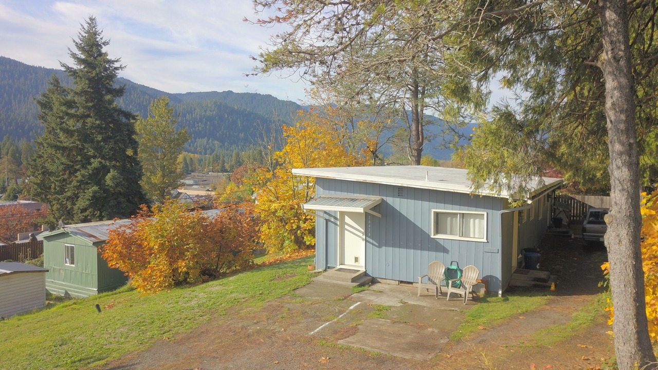 Photo of Outdoor in Oakridge