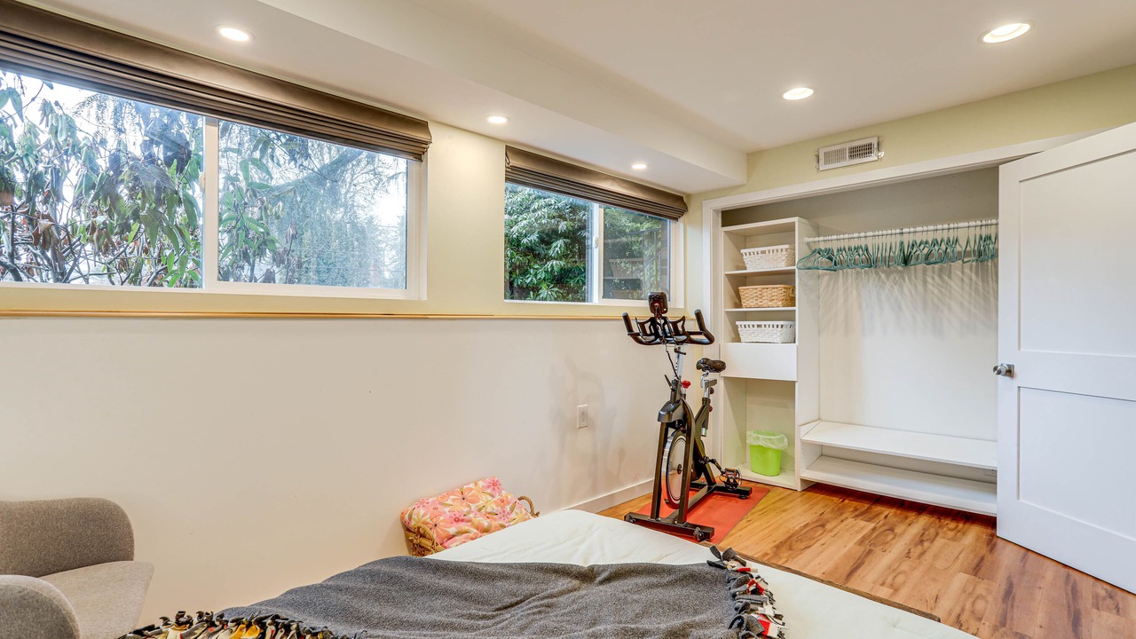 Photo of Bedroom in Licton Springs