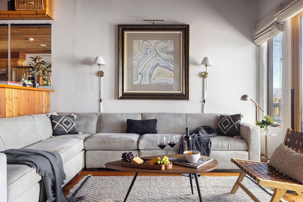 Photo of Livingroom in Spring Creek Ranch