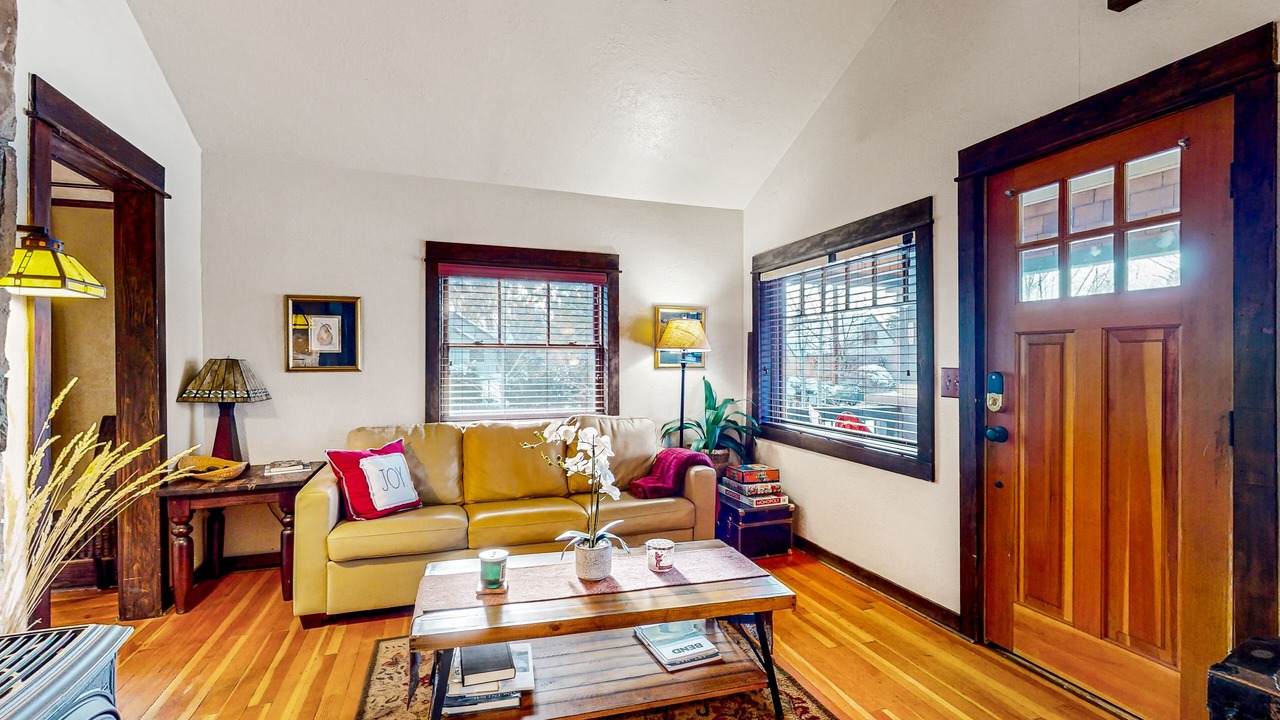 Photo of Livingroom in Old Bend