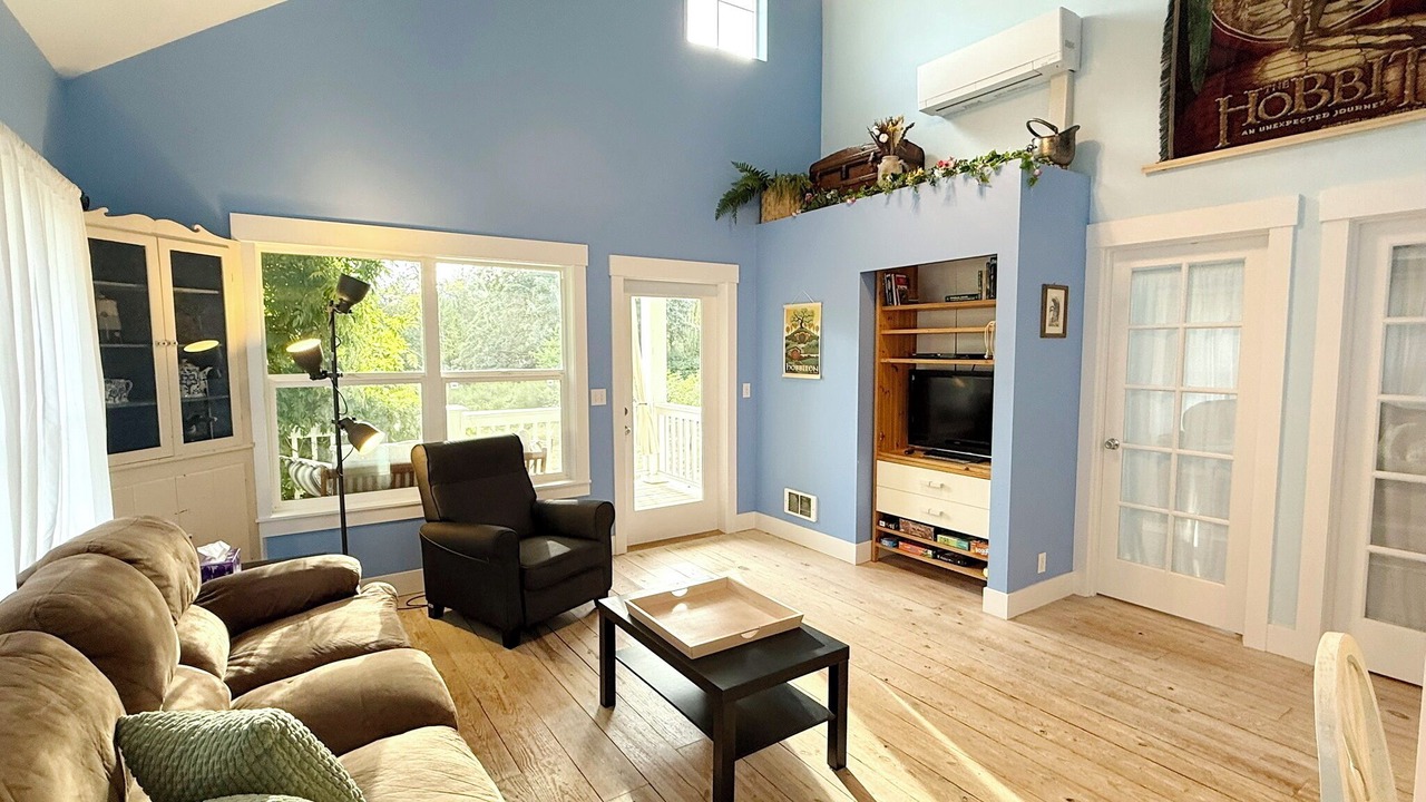 Photo of Livingroom in Rollingbay