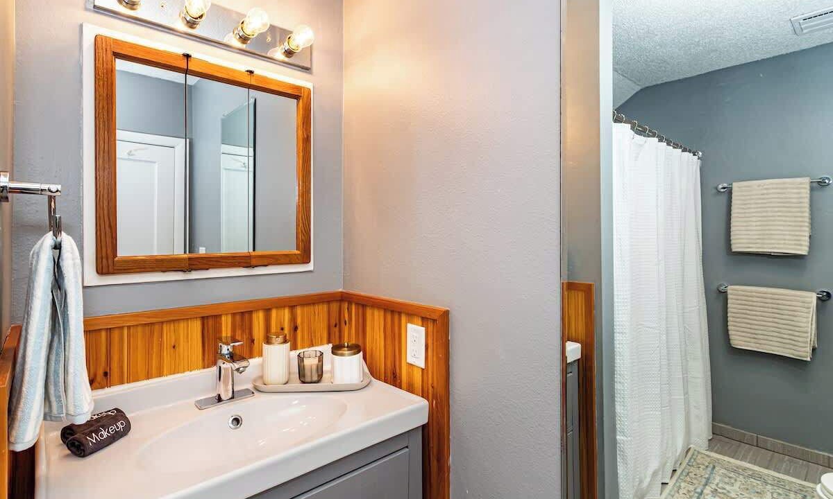 Photo of Bathroom in Ames