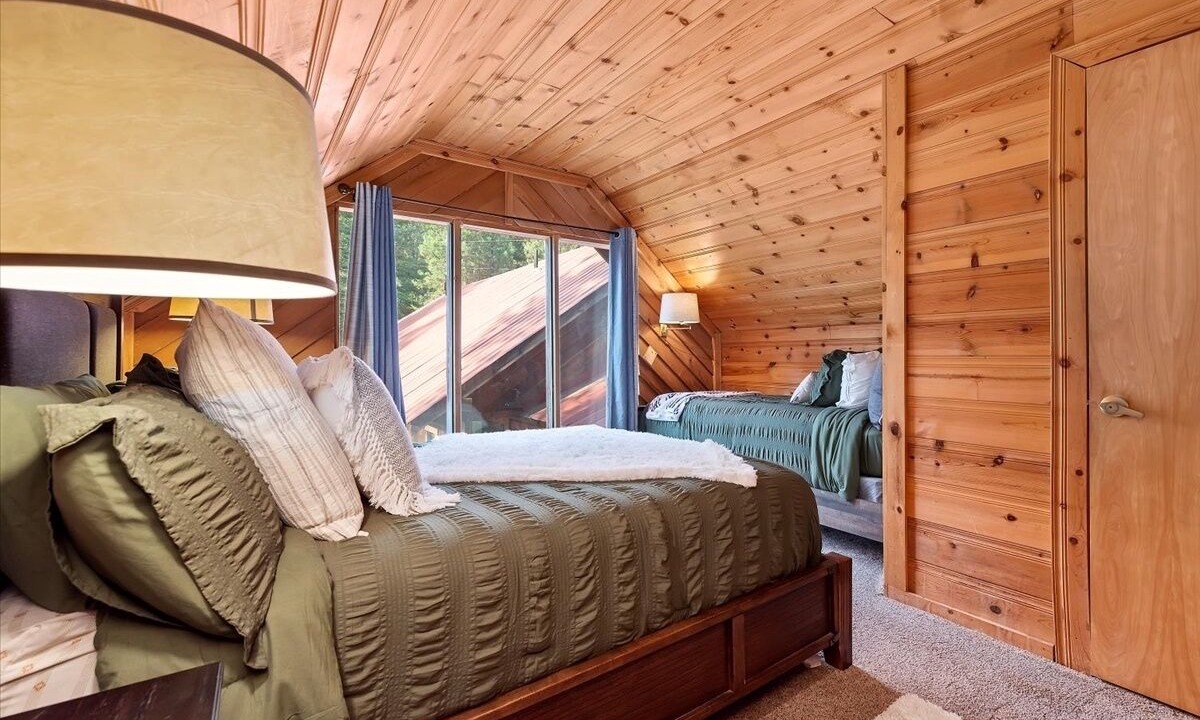 Photo of Bedroom in Garden Valley