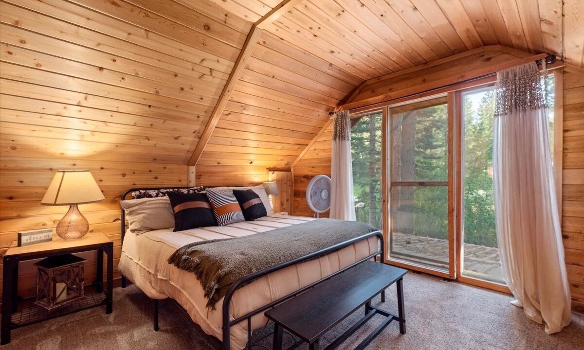 Photo of Bedroom in Garden Valley