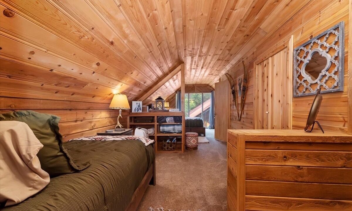 Photo of Bedroom in Garden Valley