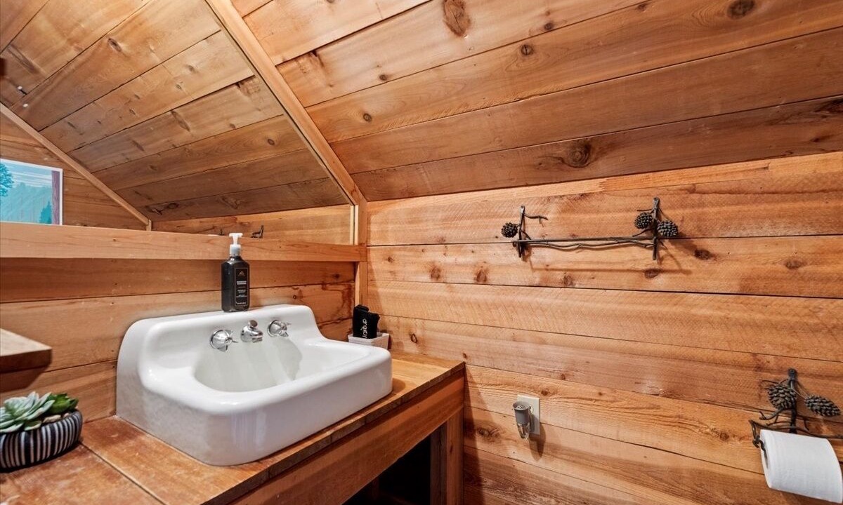 Photo of Bathroom in Garden Valley