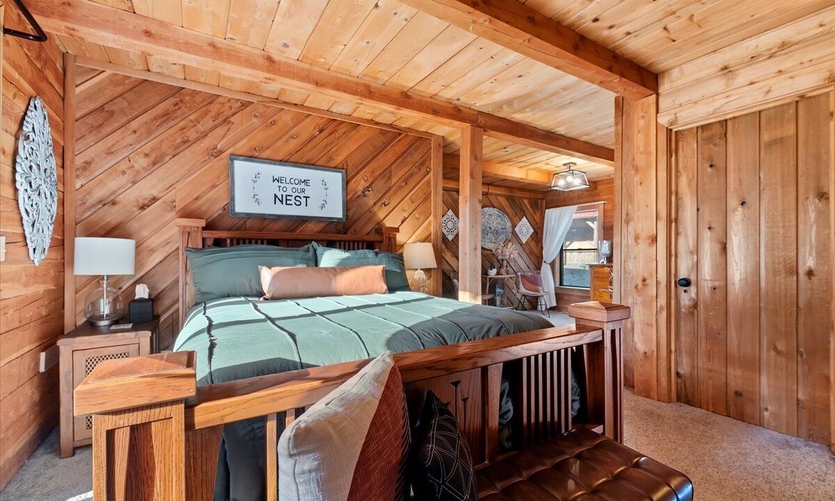 Photo of Bedroom in Garden Valley