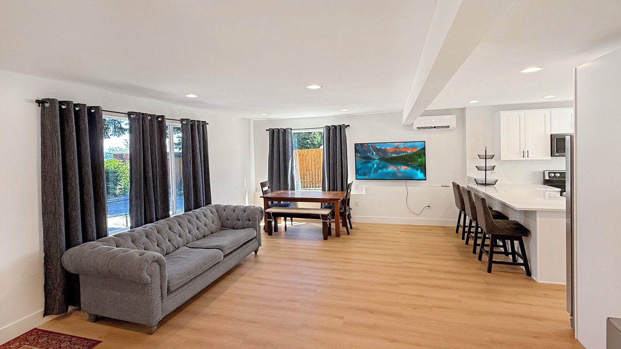 Photo of Livingroom in SeaTac