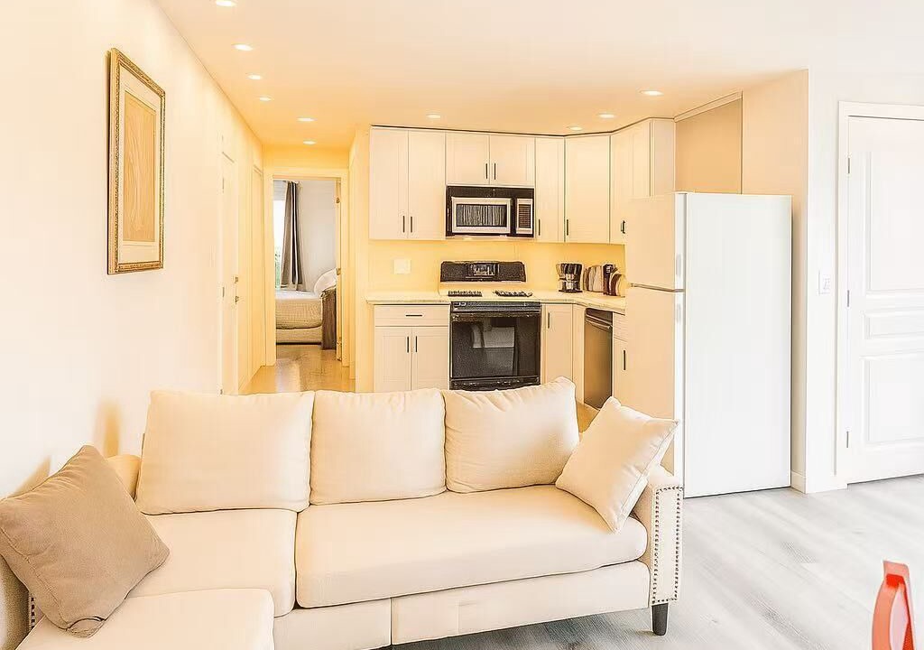 Photo of Livingroom in Shoreline