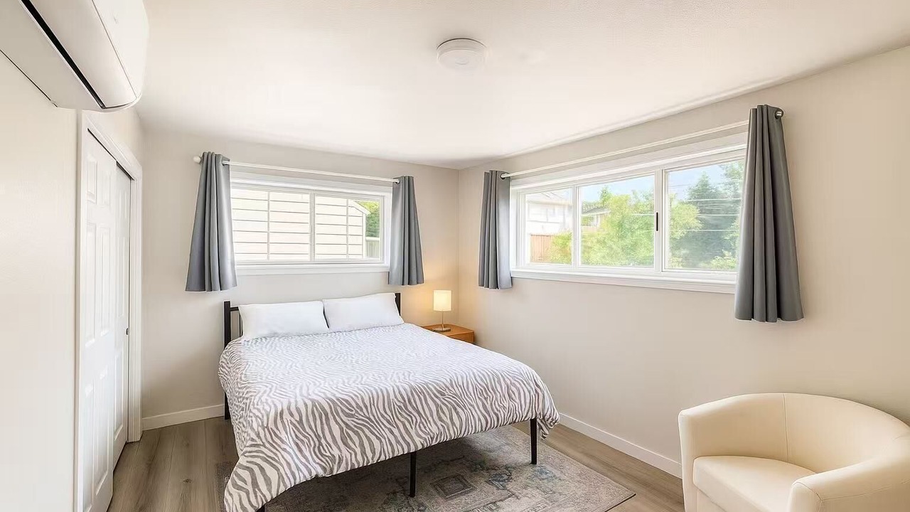 Photo of Bedroom in Shoreline