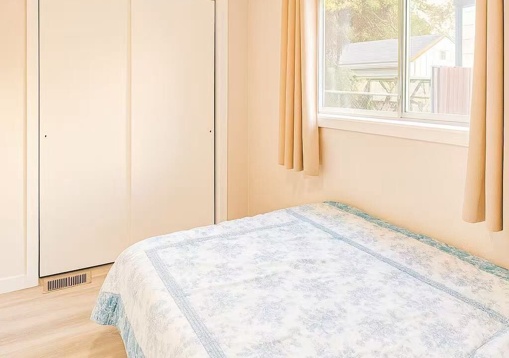 Photo of Bedroom in Shoreline