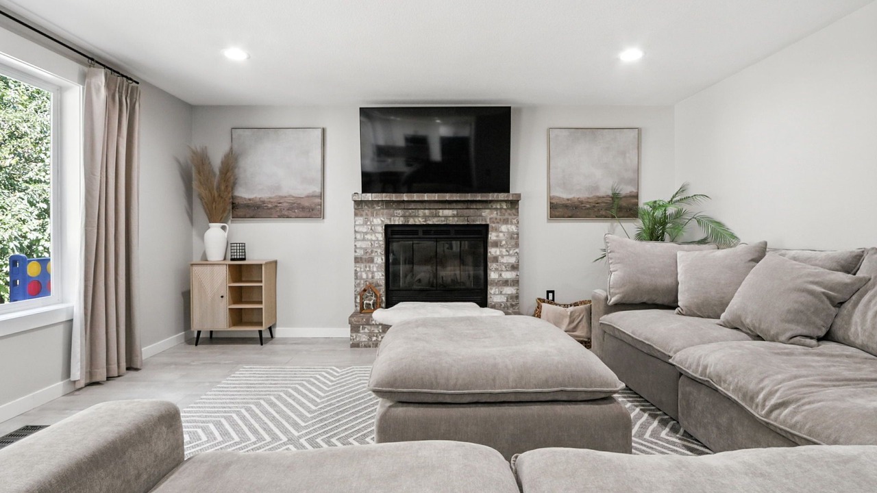 Photo of Livingroom in Five Corners