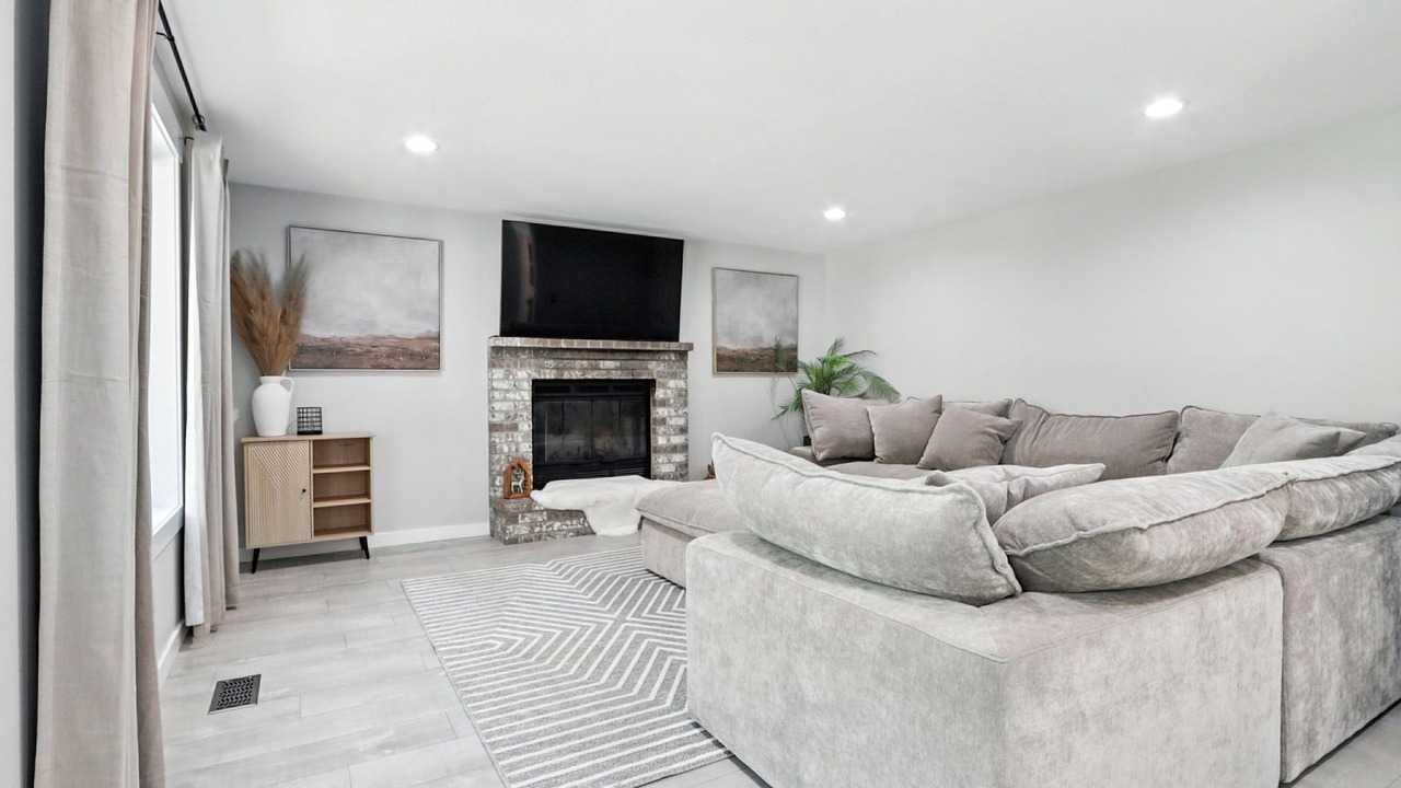 Photo of Livingroom in Five Corners