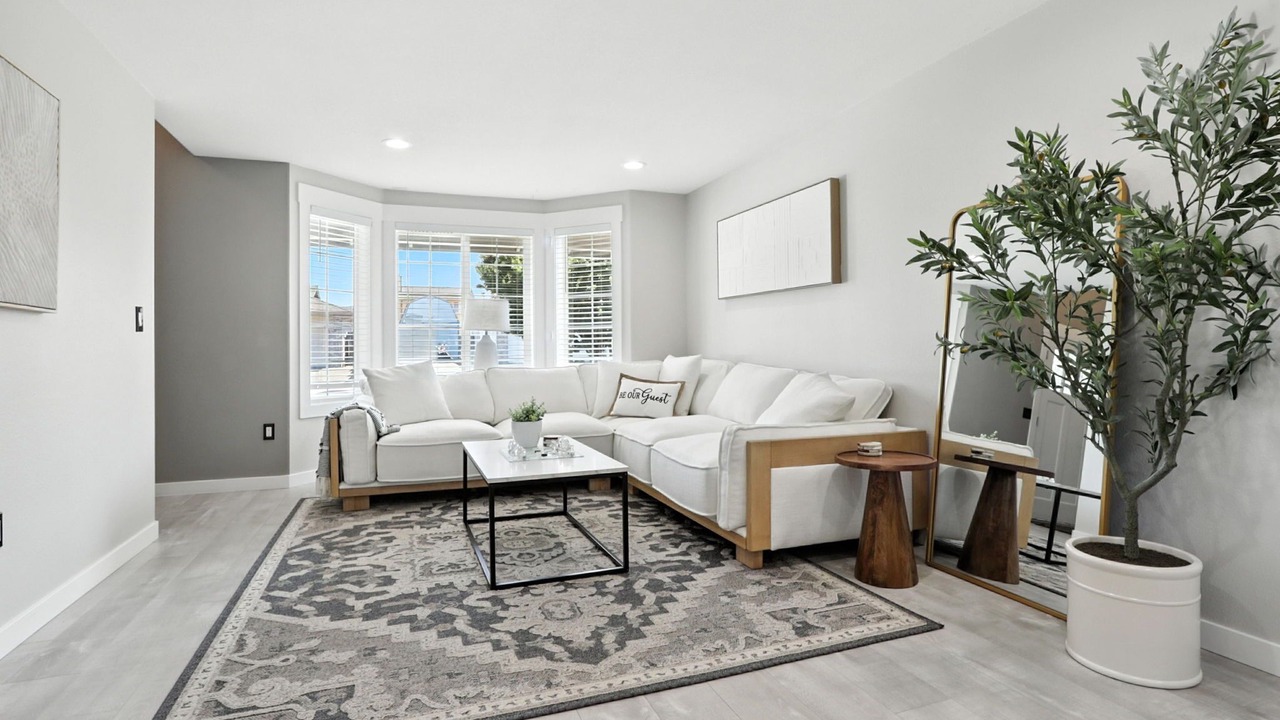 Photo of Livingroom in Five Corners