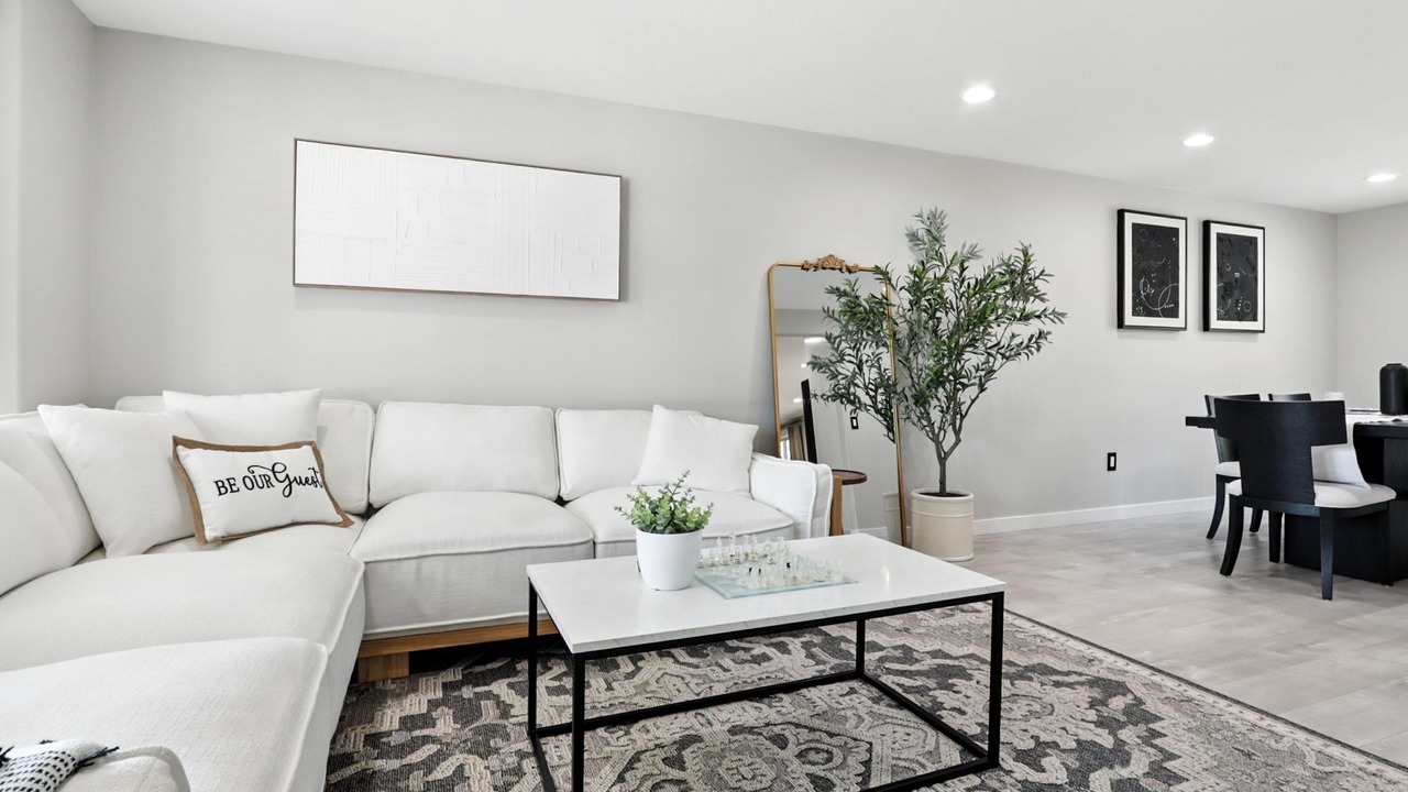 Photo of Livingroom in Five Corners