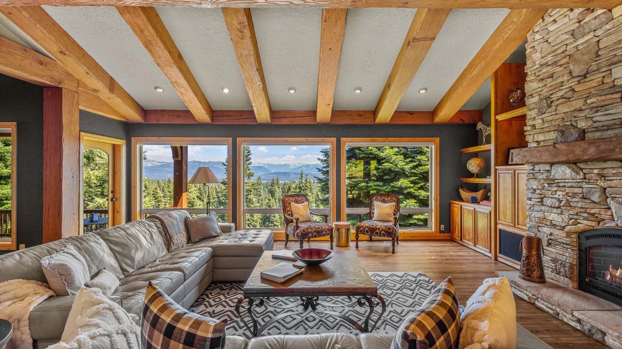 Photo of Livingroom in McCall