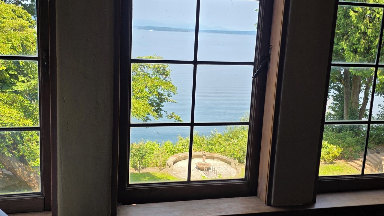 Photo of Bedroom in Seahurst