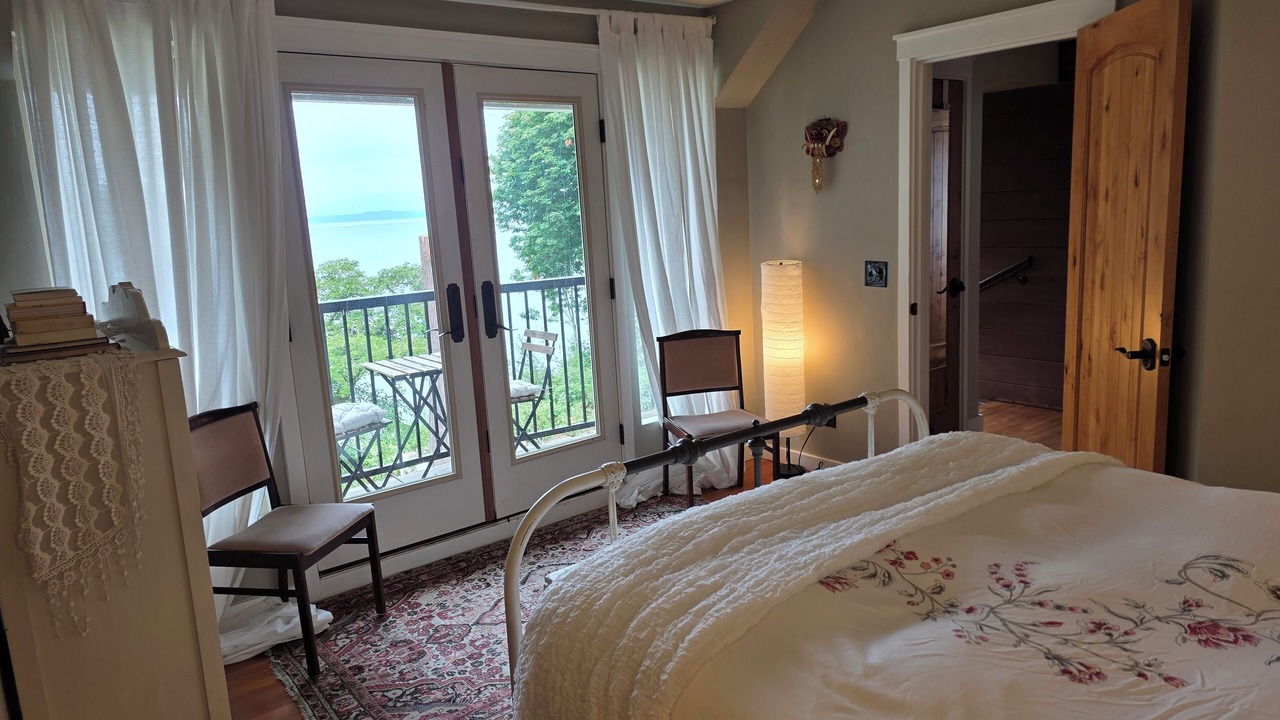 Photo of Bedroom in Seahurst
